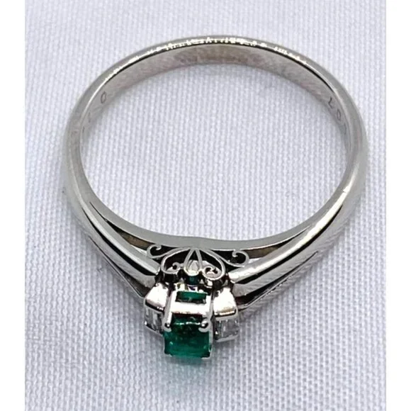 Platinum Emerald Diamond Ring Size 7